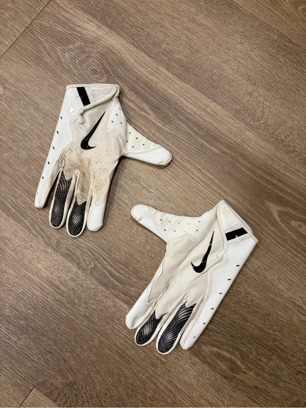 Nike Men’s White Football Gloves with Black Swoosh I Size Large